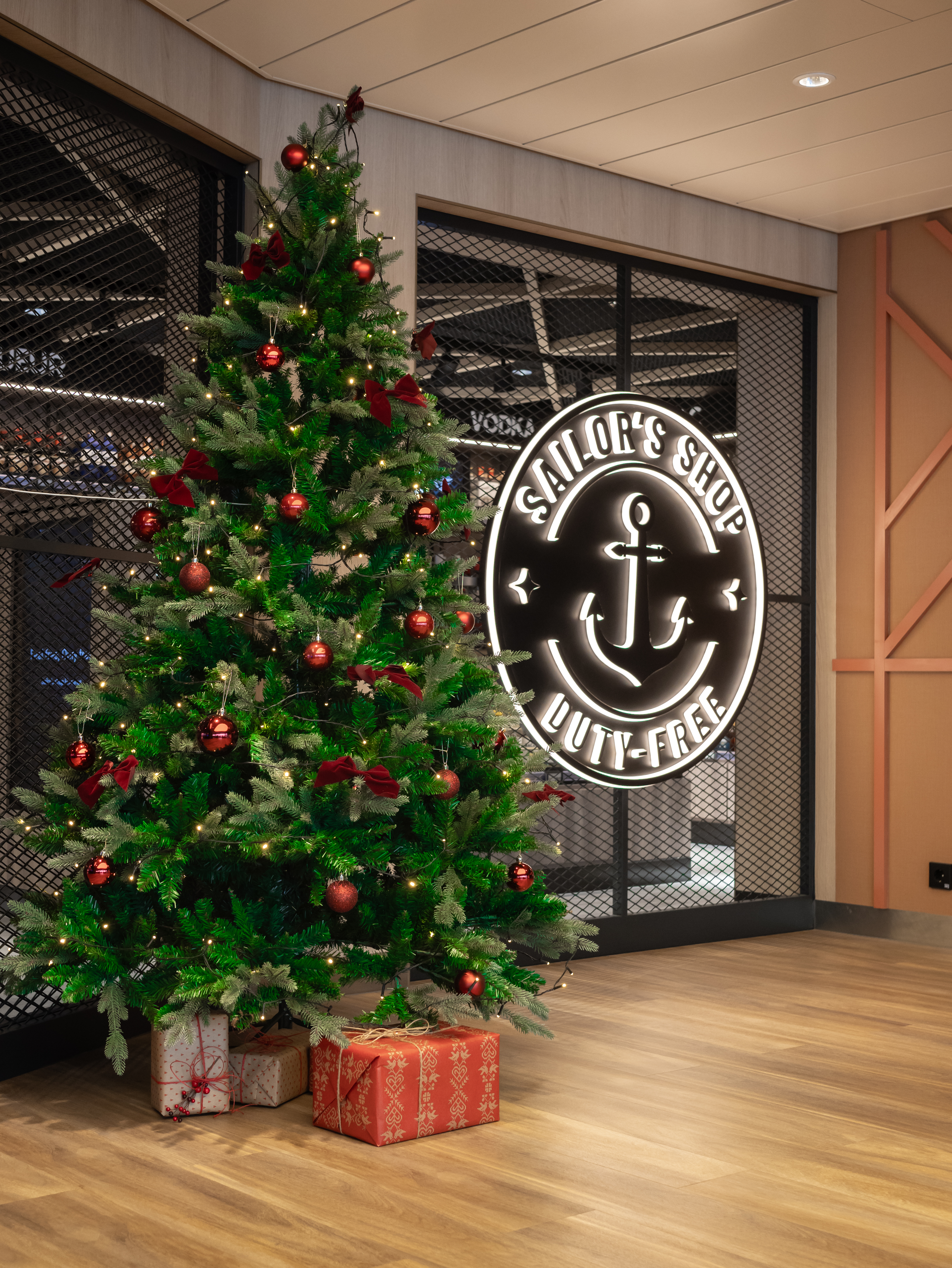 Finnlines joulukuusi laivalla.