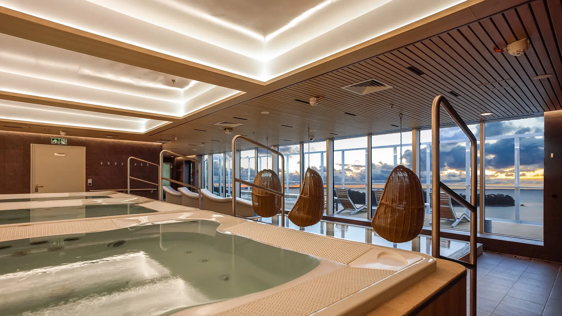 Finnlines Spa merimaisemalla.