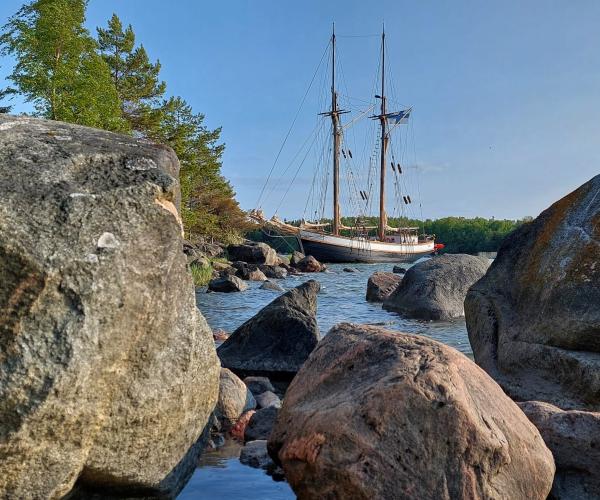 Kaljaasi Ihana Nirvon saaren edustalla.