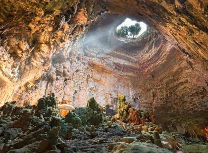 Grotte di Castellana tippukiviluolat