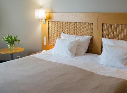 Georg Ots Spa Hotellin kahden hengen huone parivuoteella