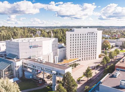 Tampere-talo ilmasta kuvattuna.
