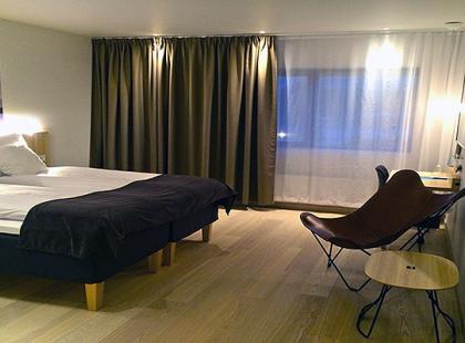 Grand Hotel Lapland Jällivaaran avara kahden hengen huone.