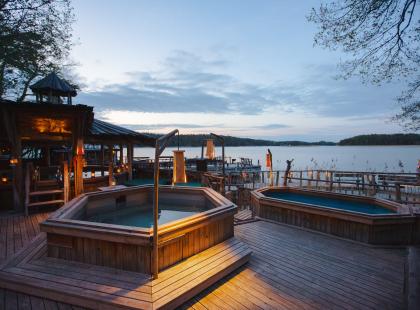 Herrankukkaron ulkoaltaat.