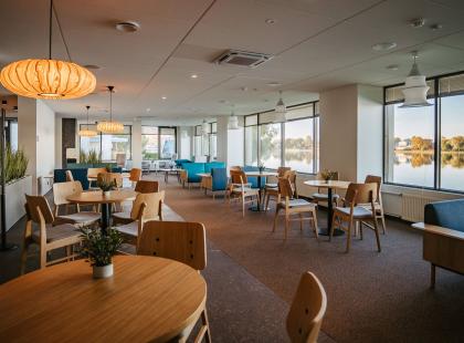 Hestia Hotel Haapsalun ravintolasali.