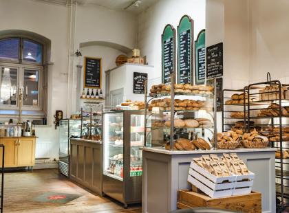 Lill-Annas Slottcafén tiski ja leivonnaisia.