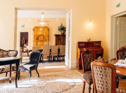 Tyrvään Pappilan salonki.