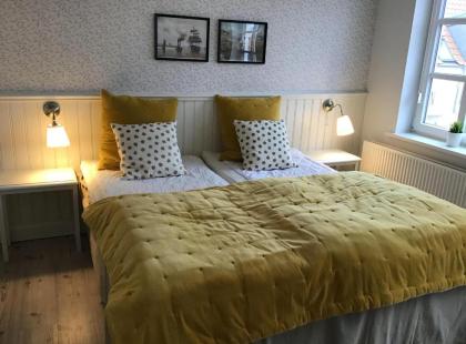 Løkken Badehotellin kahden hengen huone.