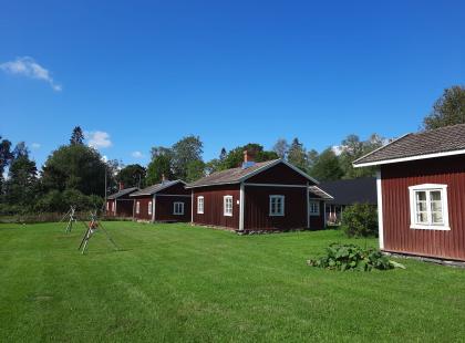 Punaisia taloja Leineperin ruukilla.