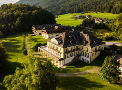Hotel Arabella Jagdhof am Fuschlsee-hotellin kuva yläilmoista.