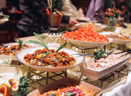 Karjalainen pitopöytä Bomban talolla. Kuva Sokos Hotel Bomba.