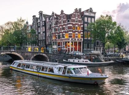 Kanaaliristeilyalus Amsterdamissa.
