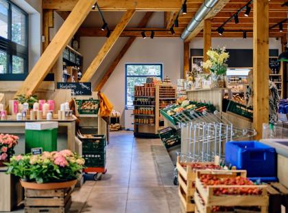 Hof Bartels, tilamyymälä.